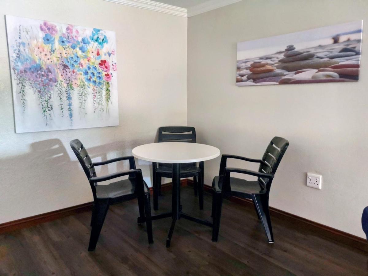 Rest-A-While Guest House - Pretoria-Noord Dış mekan fotoğraf