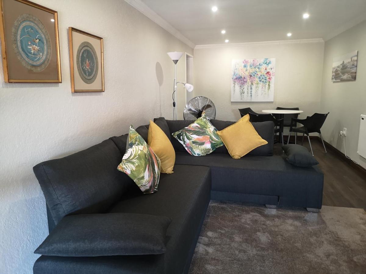 Rest-A-While Guest House - Pretoria-Noord Dış mekan fotoğraf
