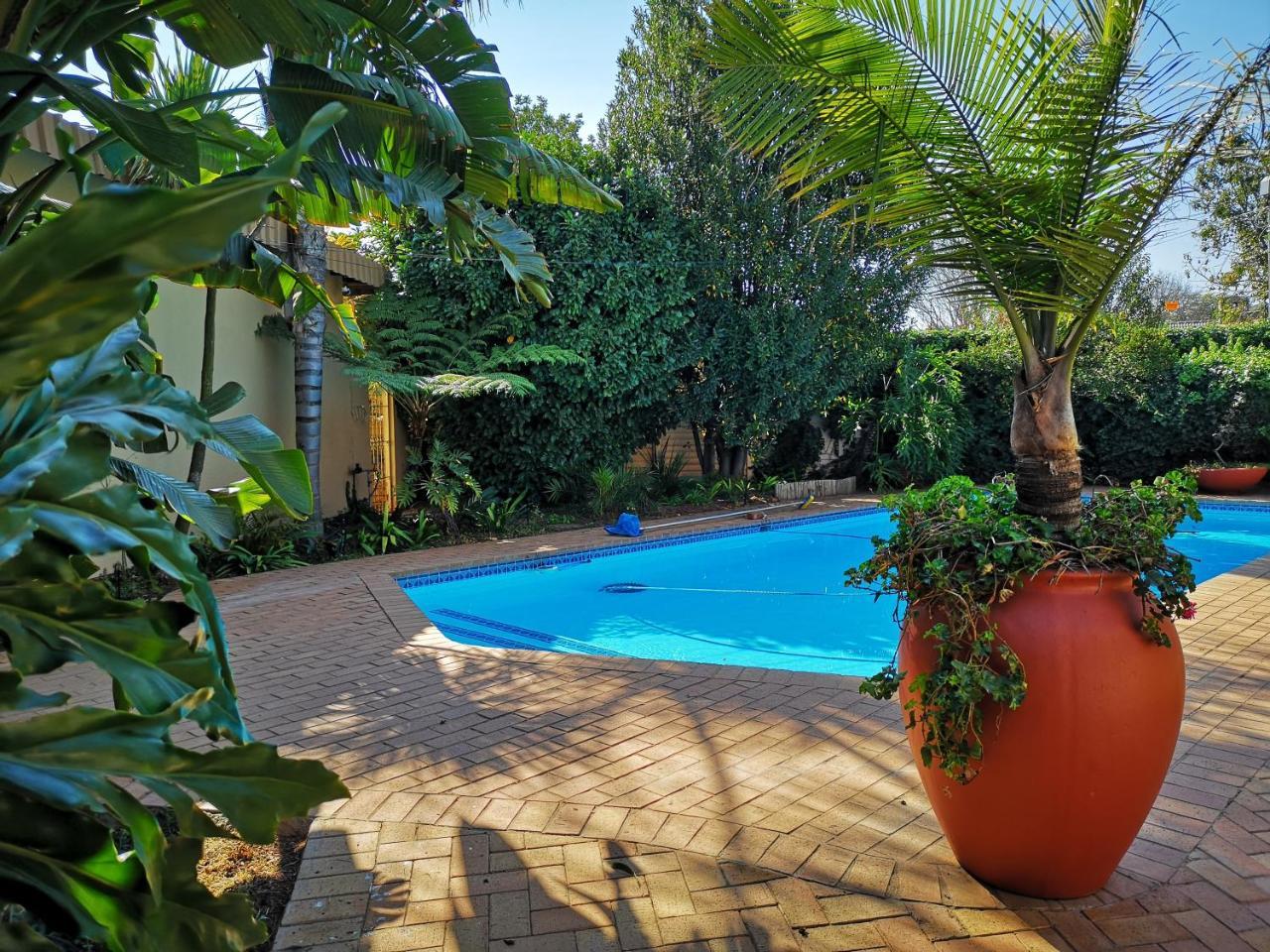 Rest-A-While Guest House - Pretoria-Noord Dış mekan fotoğraf