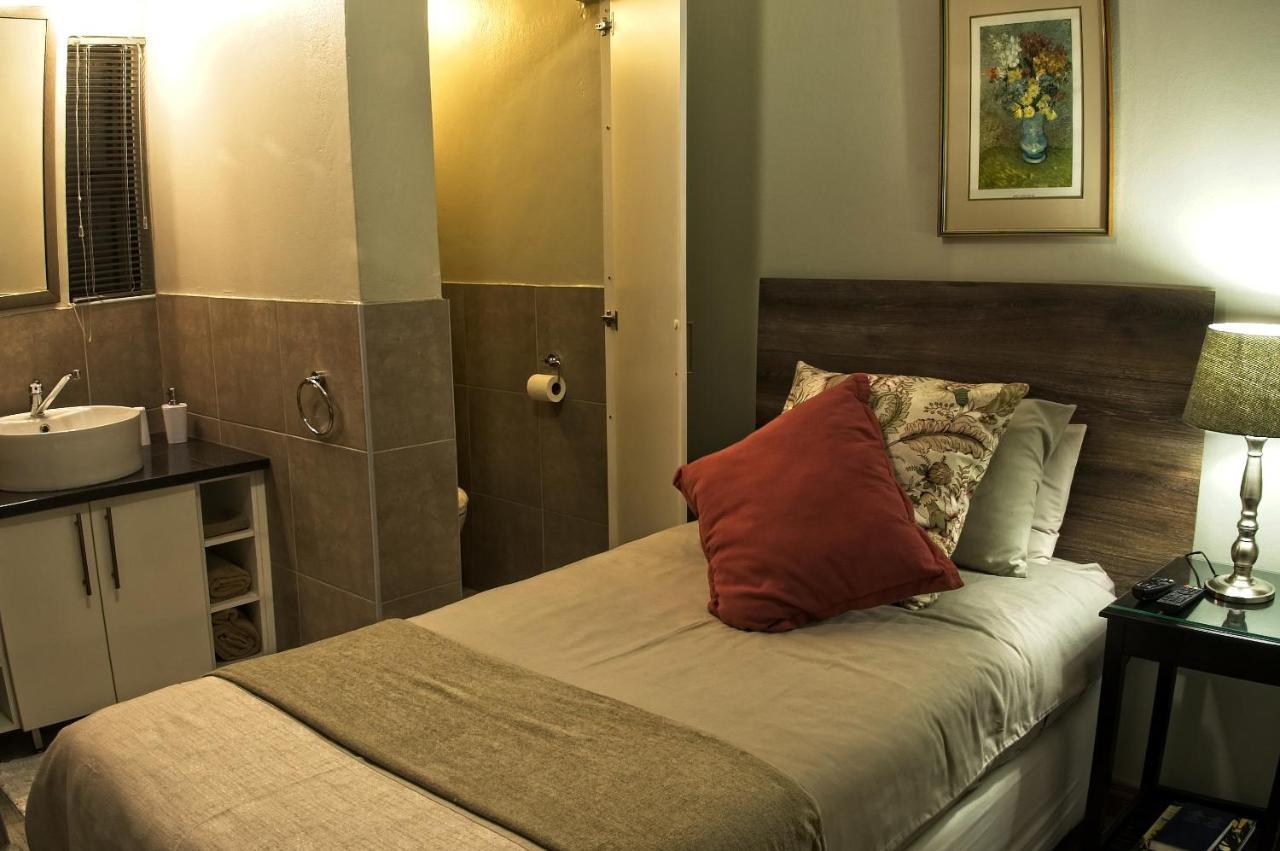 Rest-A-While Guest House - Pretoria-Noord Dış mekan fotoğraf