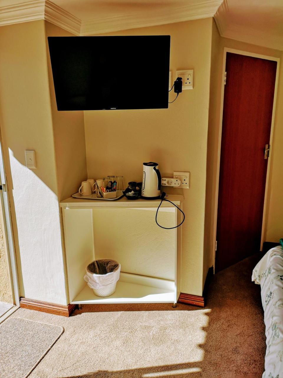 Rest-A-While Guest House - Pretoria-Noord Dış mekan fotoğraf